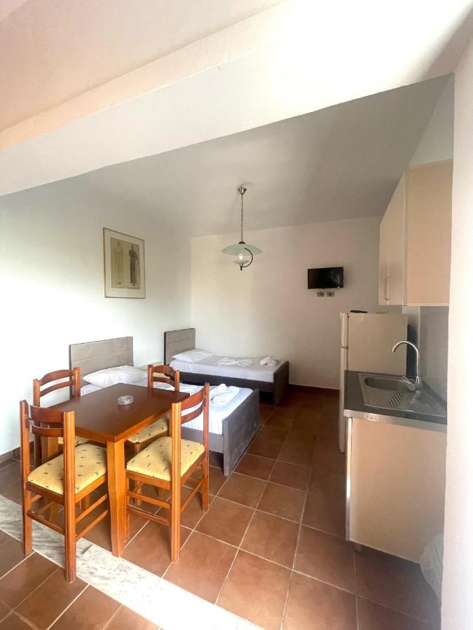 Athina Hotell Velipojë