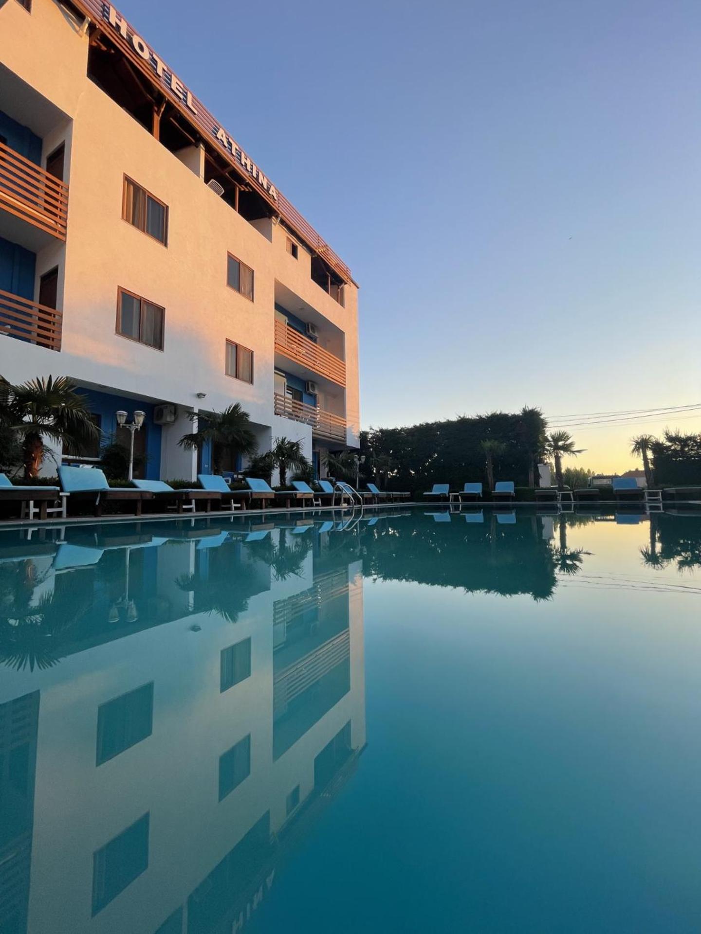 Athina 3*
